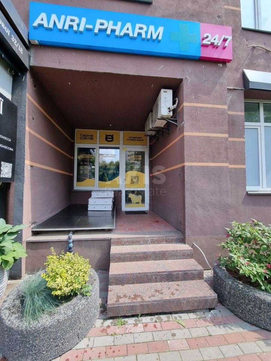 Объект торговли ул. Ахматовой Анны 32/18, 111м23