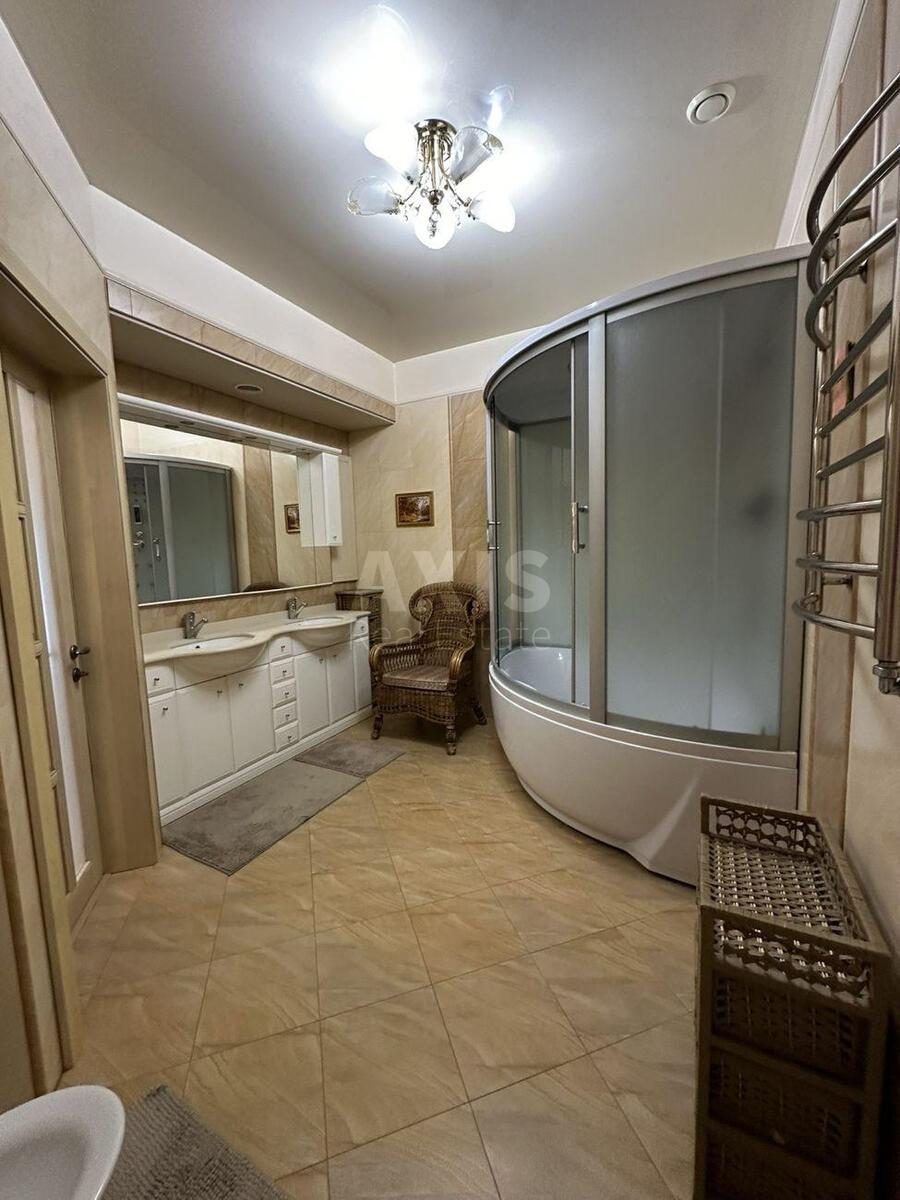 3k apartment vul. Dmytrivs'ka 698