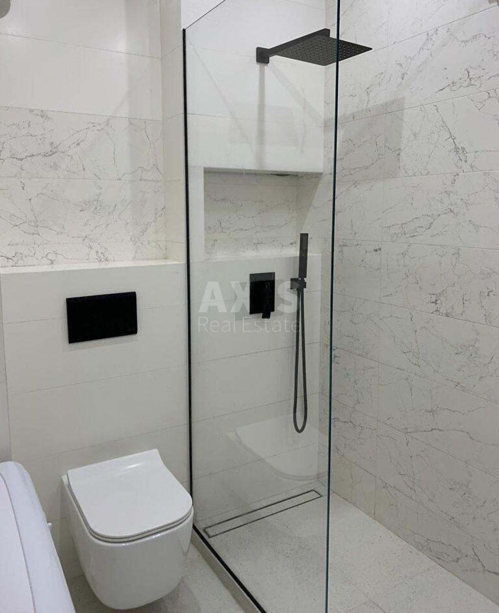1k apartment nab. Dniprovs'ka 186