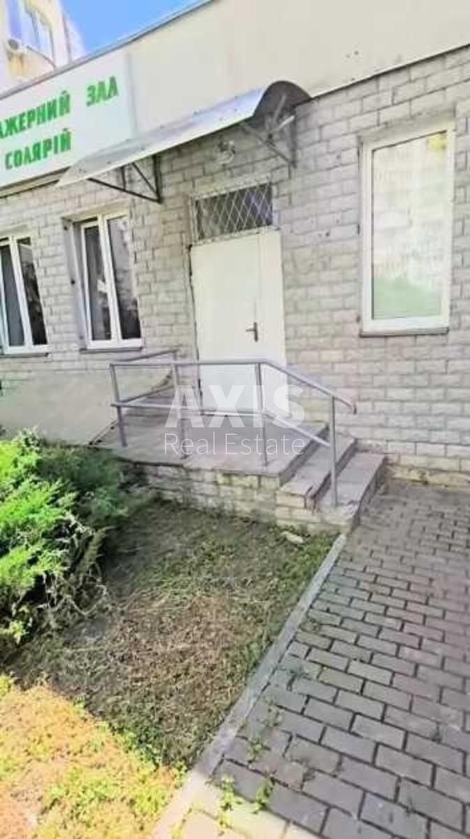 Объект торговли ул. Драгоманова 9, 21м2