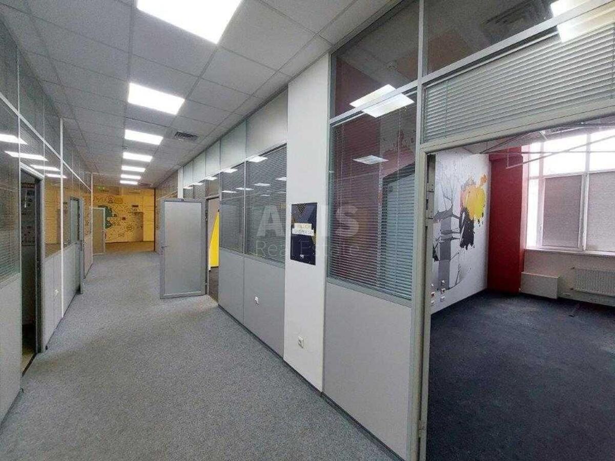 Office vul. Kyrylivs'ka 19, 580m21