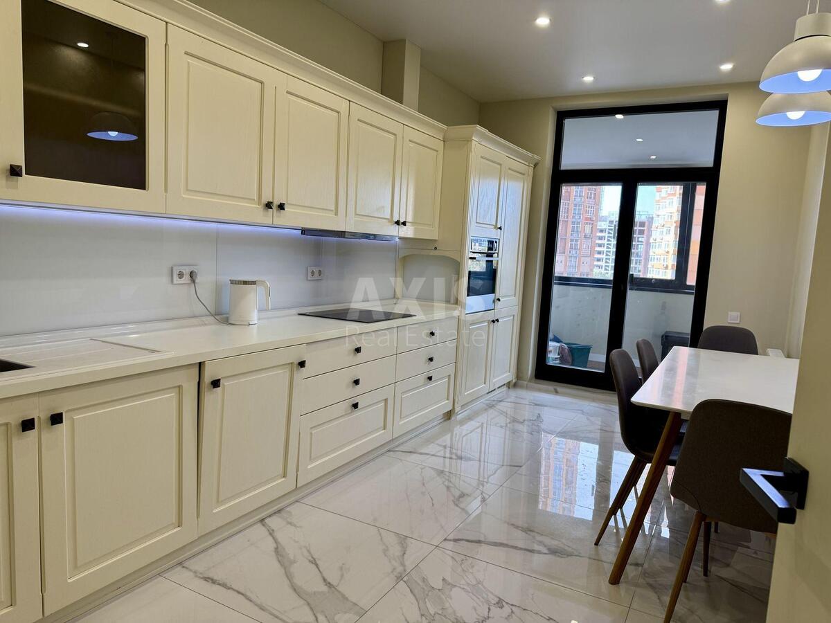 3k apartment vul. Jevgena Konoval'cja 32Б596890