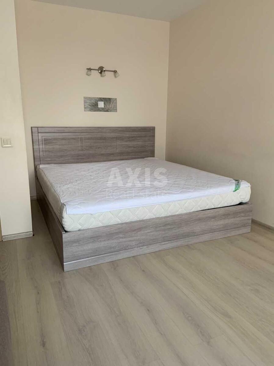 1k apartment vul. Urlivs'ka 23Б570300