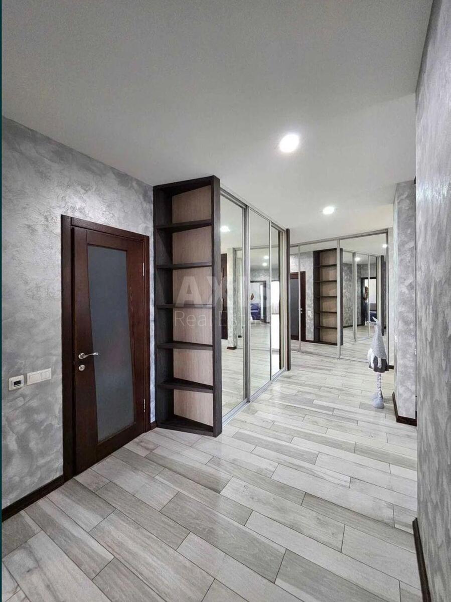 3k apartment vul. Dragomanova 40Ж8