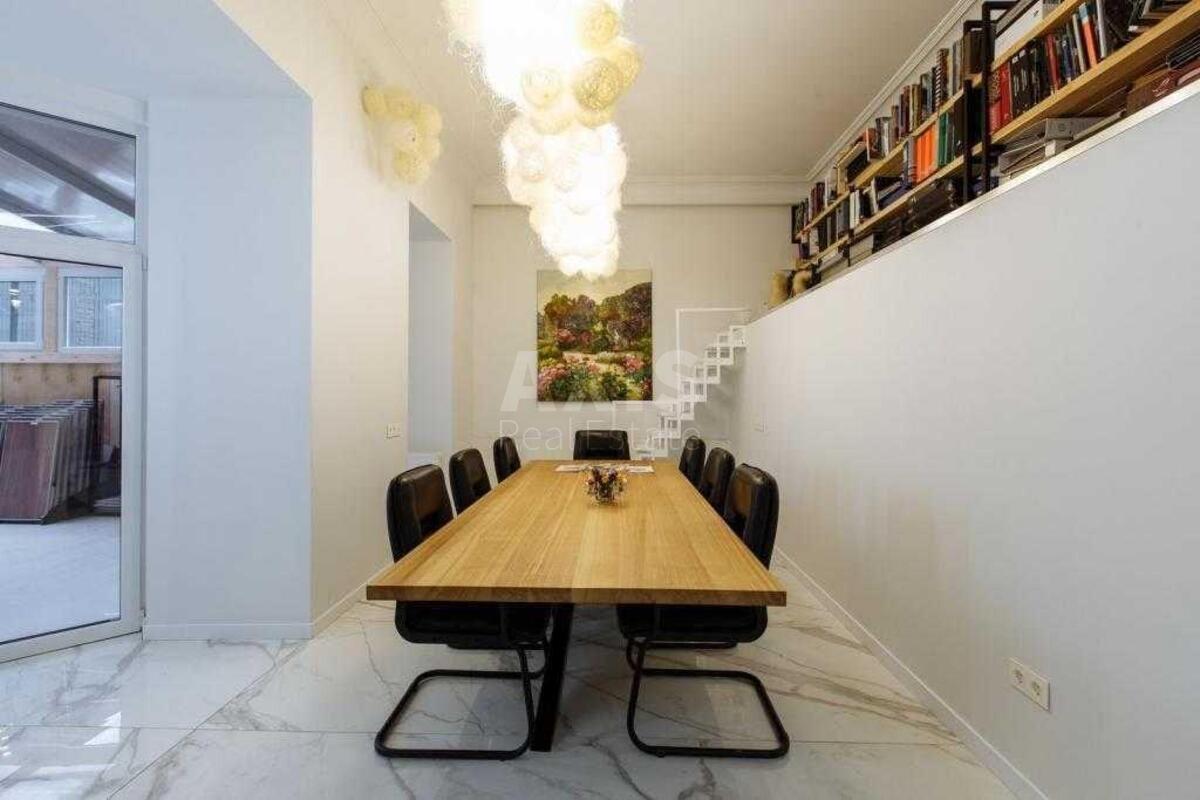 Office vul. Rustaveli Shota 30Б, 180m22
