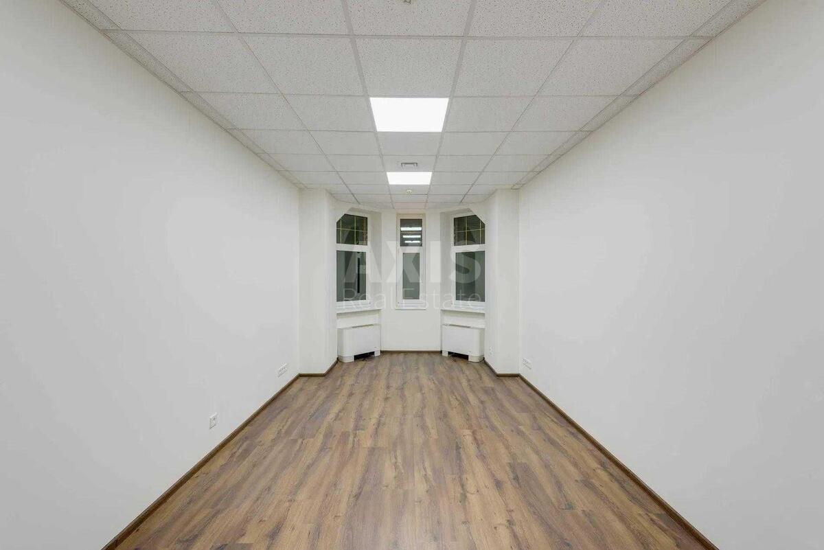 Office vul. Hmel'nyc'kogo Bogdana 63А, 300m27