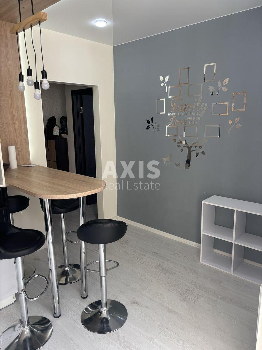 1k apartment pr-t Povitryanykh Syl 56630192