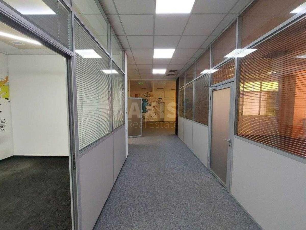 Office vul. Kyrylivs'ka 19, 580m22