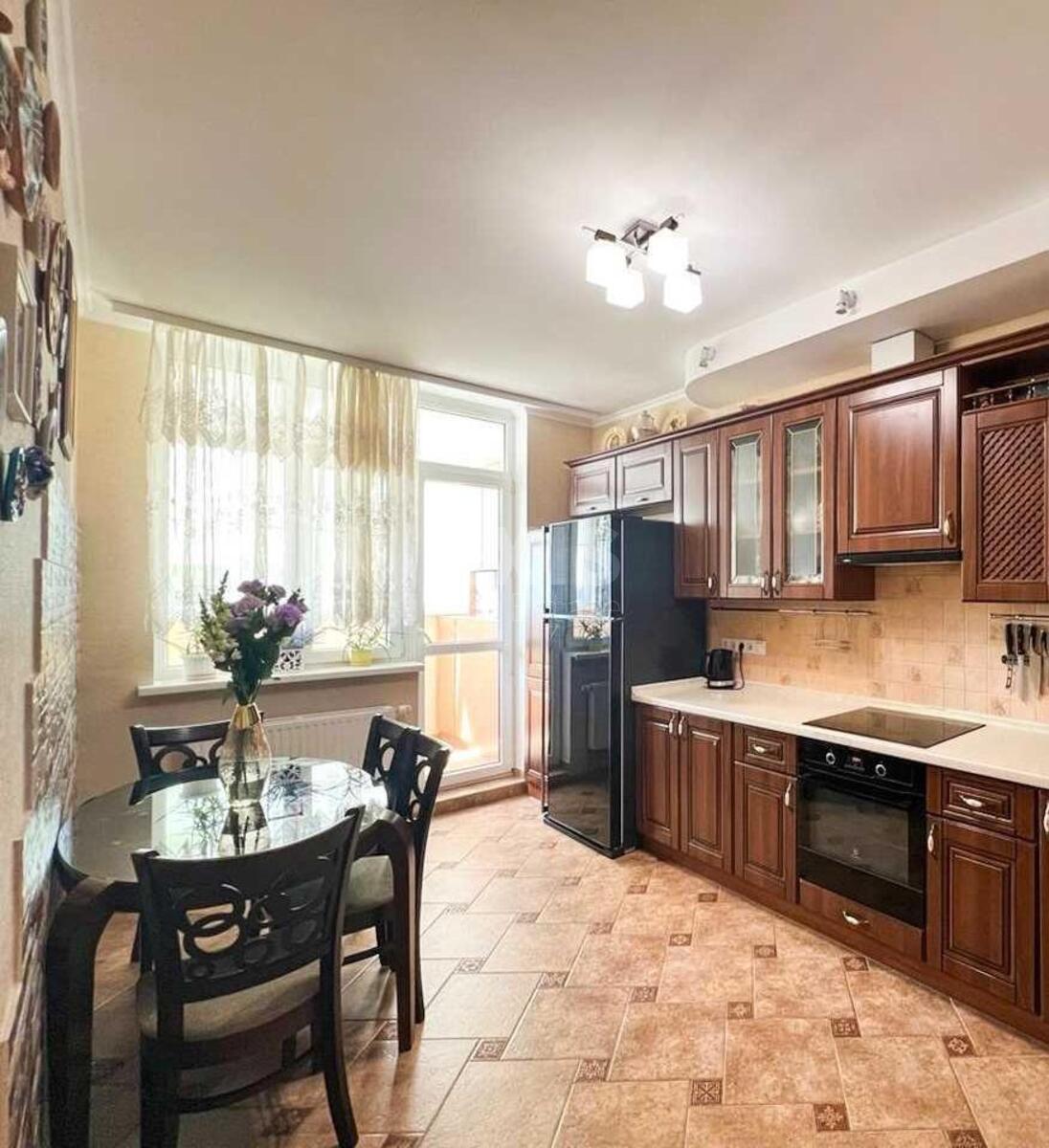 3k apartment vul. Voskresens'ka 14Е57554