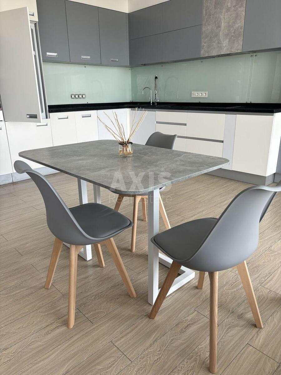 2k apartment vul. Myhajla Maksymovycha 3Г