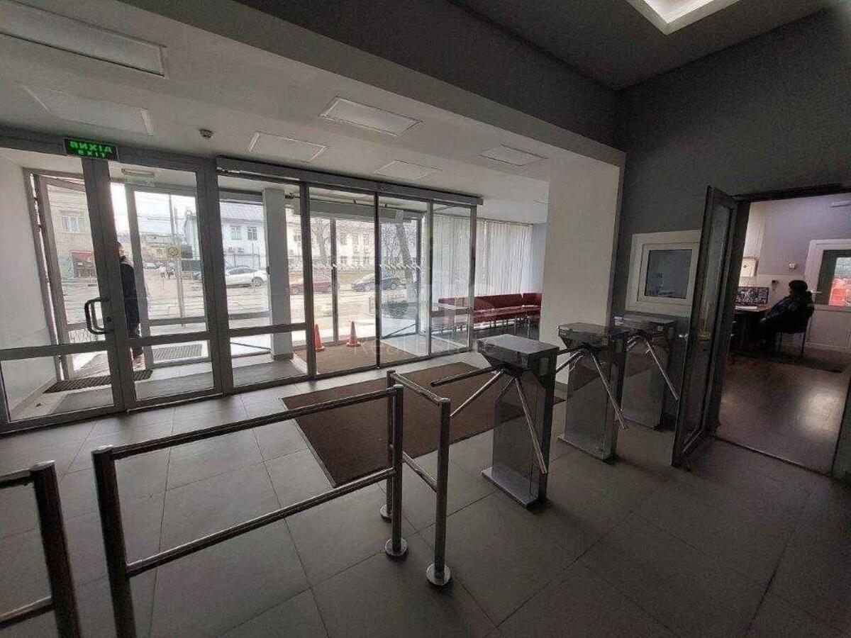 Office vul. Kyrylivs'ka 19, 580m26