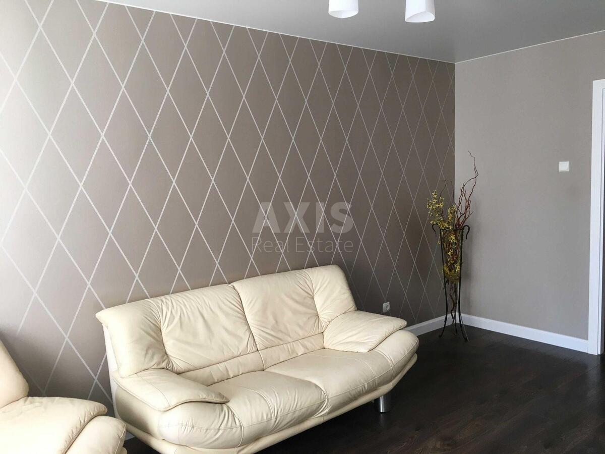 2k apartment vul. Dragomyrova Myhajla 21