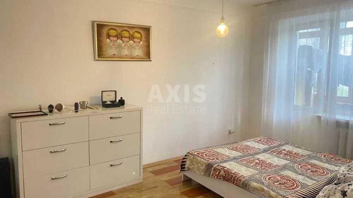 1k apartment vul. Lavrs'ka 81