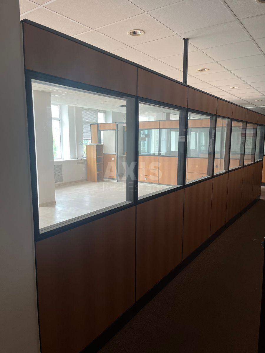 Office vul. Pochajnyns'ka 38, 1638m25