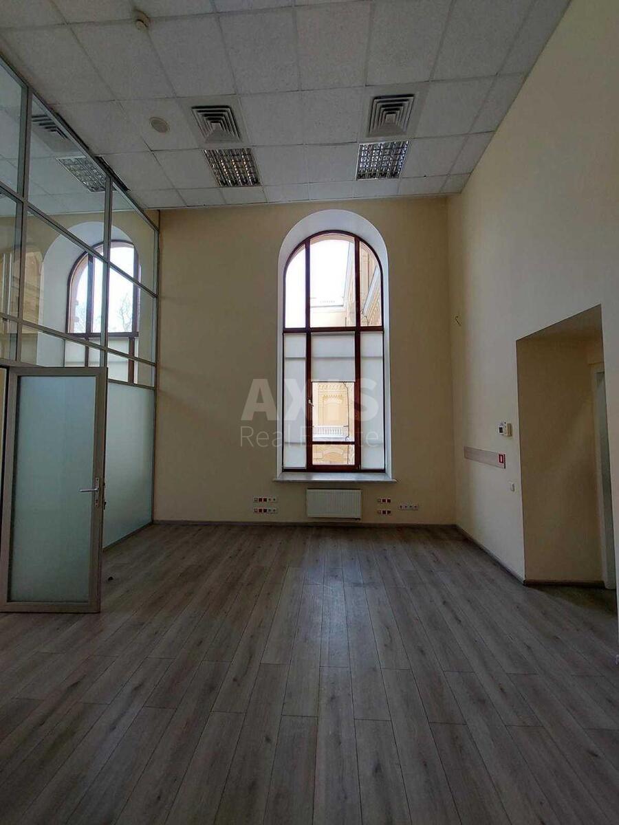 Office vul. Bul'varno-Kudrjavs'ka 24, 492m20