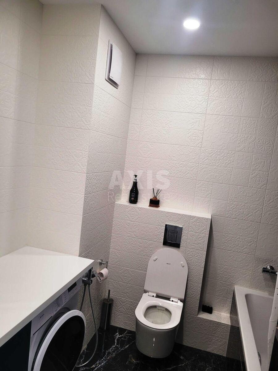 1k apartment nab. Dniprovs'ka 18582562