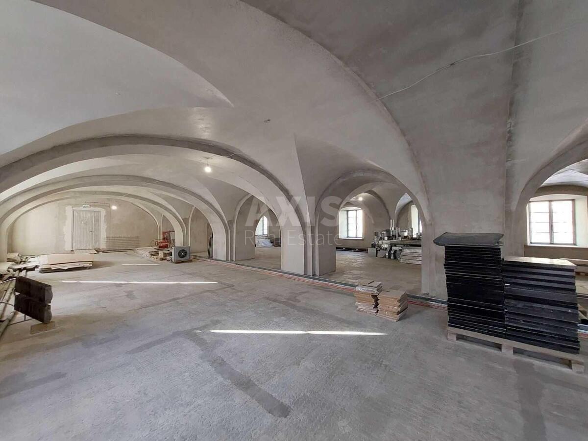 Office vul. Lavrs'ka 10/12, 420m22