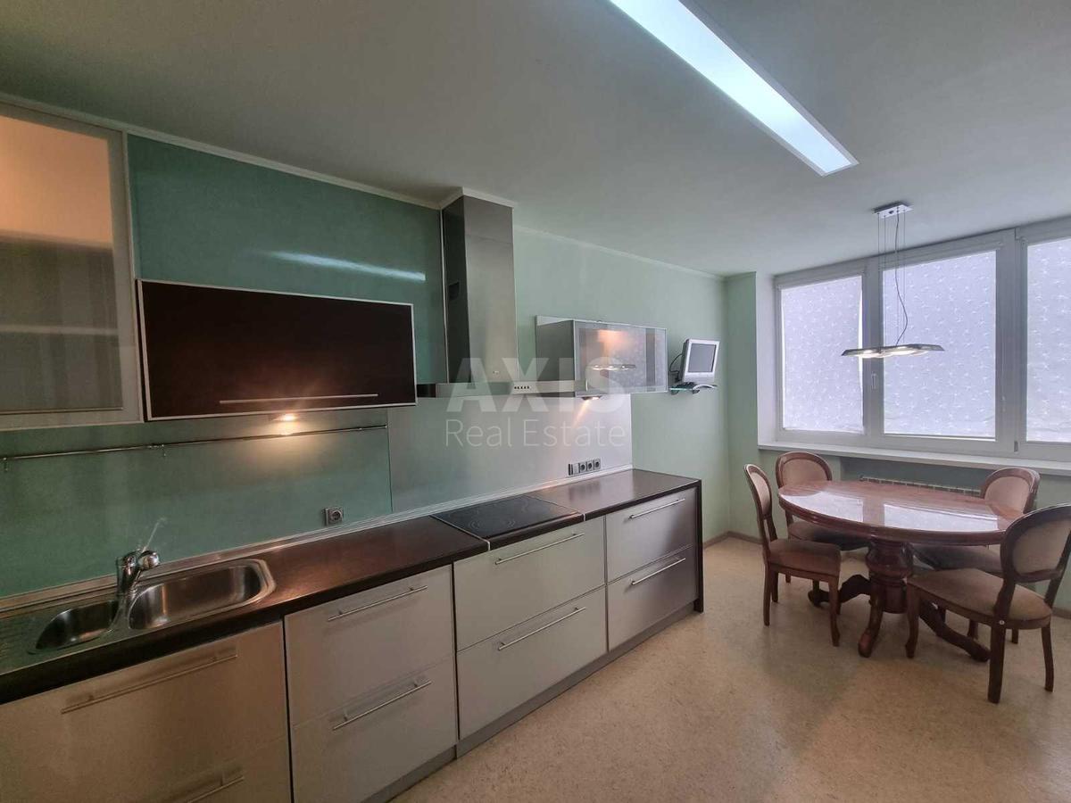 2k apartment vul. Mykil's'ko-Slobids'ka 4В2