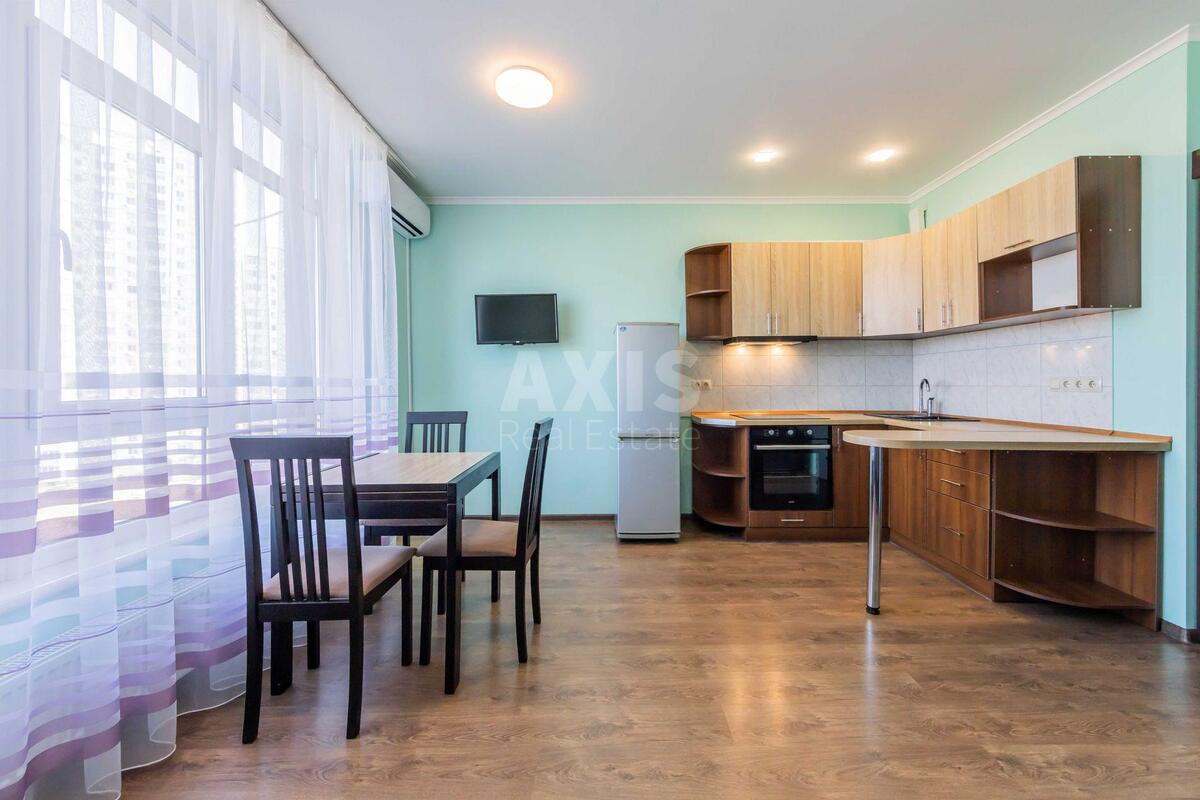 1k apartment vul. Myloslavs'ka 2