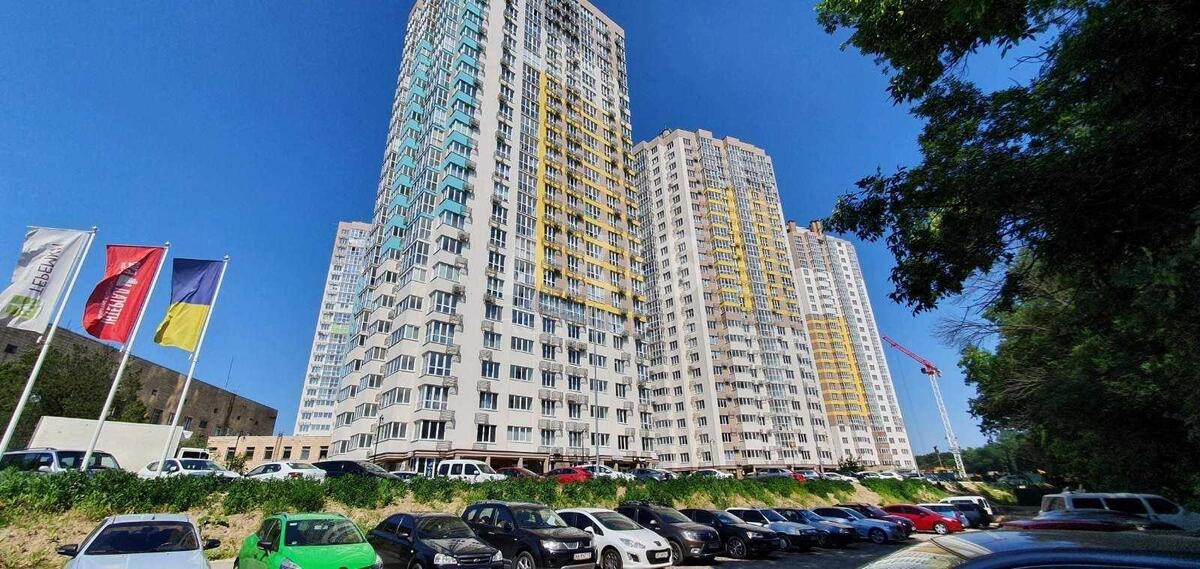 Trade object vul. Zabolotnogo Akademika 15, 85m2