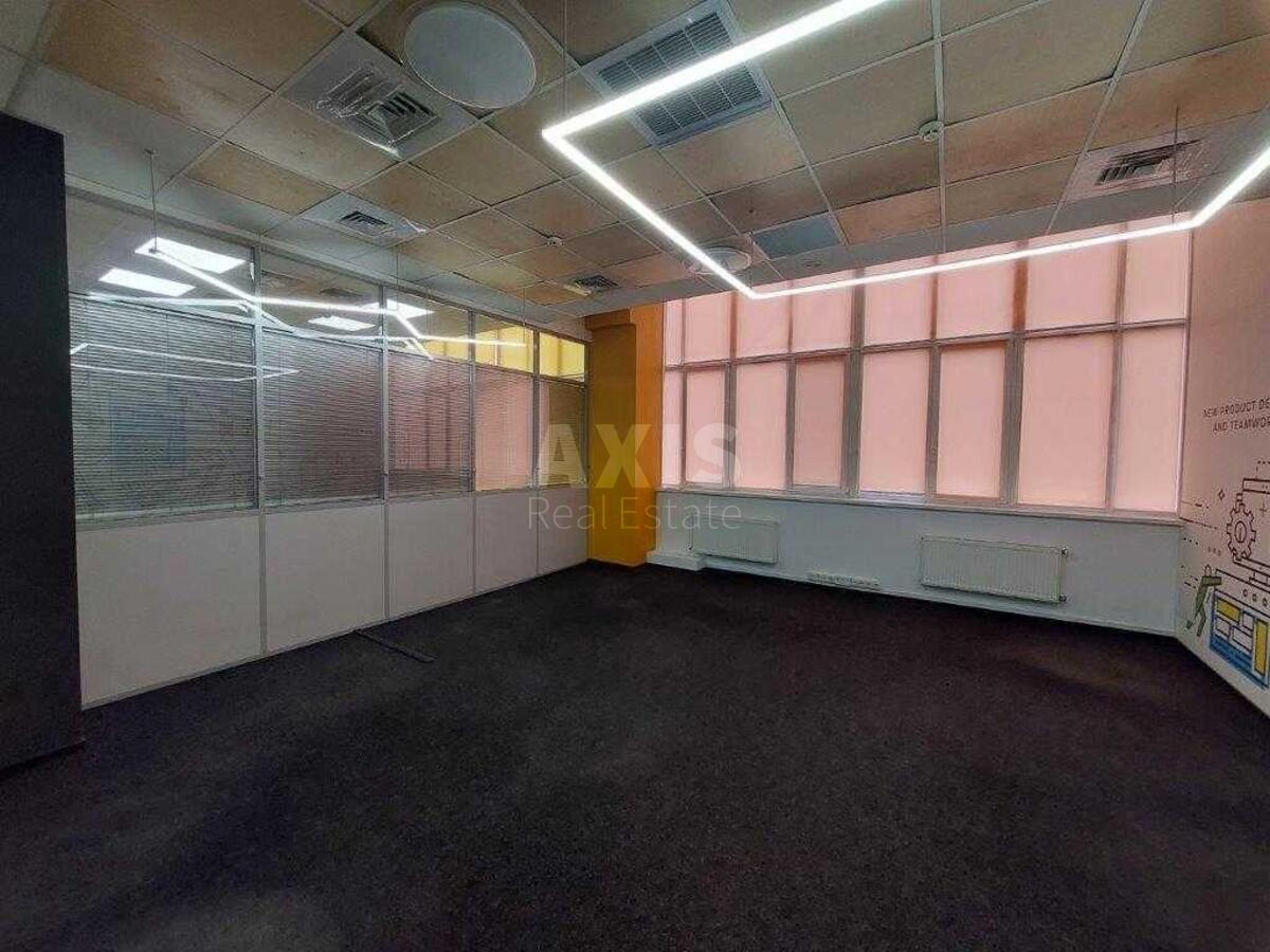 Office vul. Kyrylivs'ka 19, 580m23