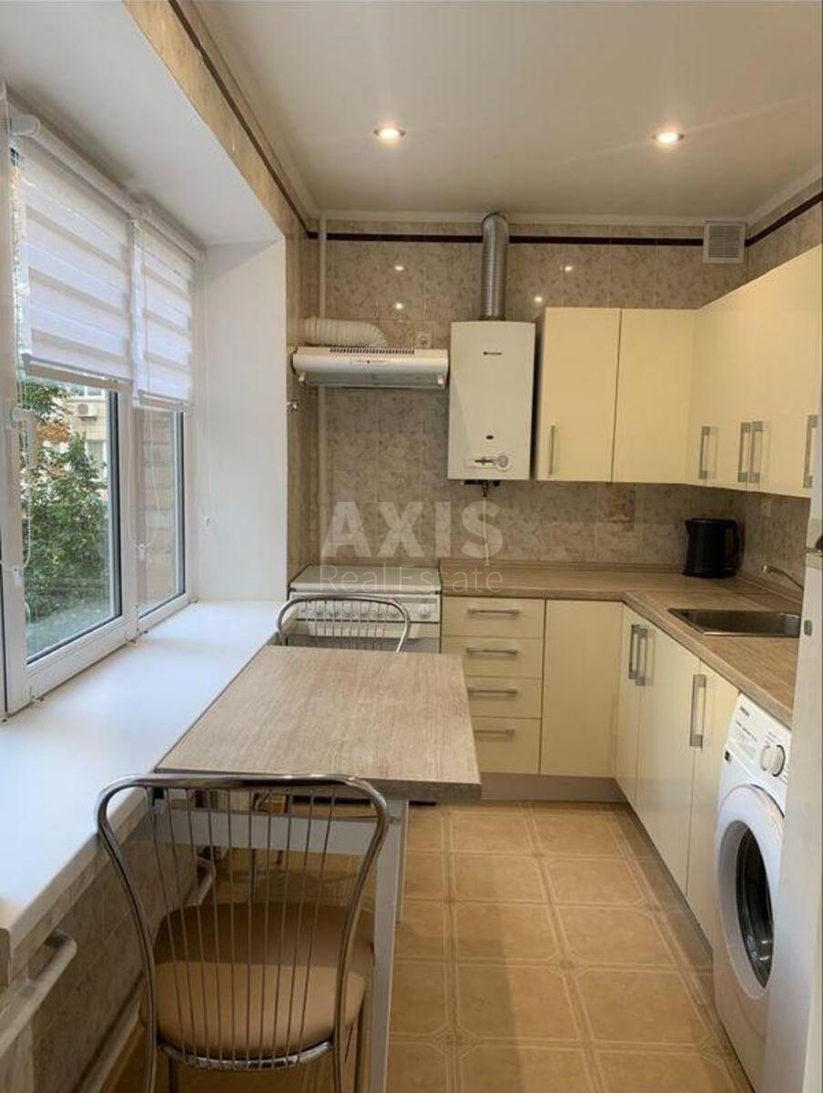 3k apartment vul. Orlyka Pylypa 9606700