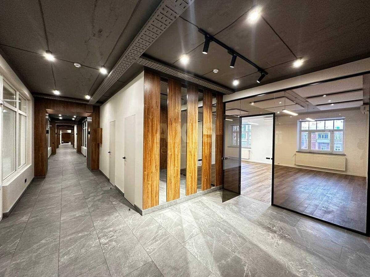 Office vul. Irynyns'ka 5, 600m27