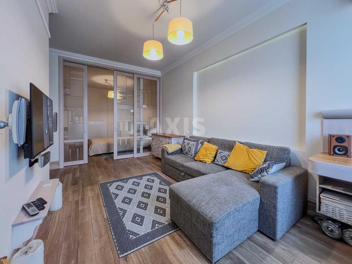 2k apartment vul. Zhyljans'ka 1181