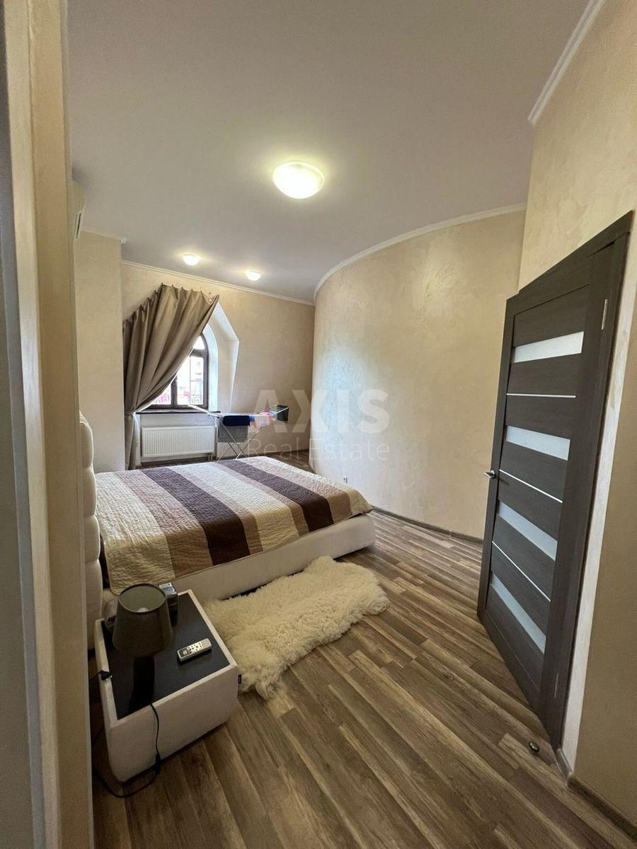 1k apartment vul. Vozdvyzhens'ka 482