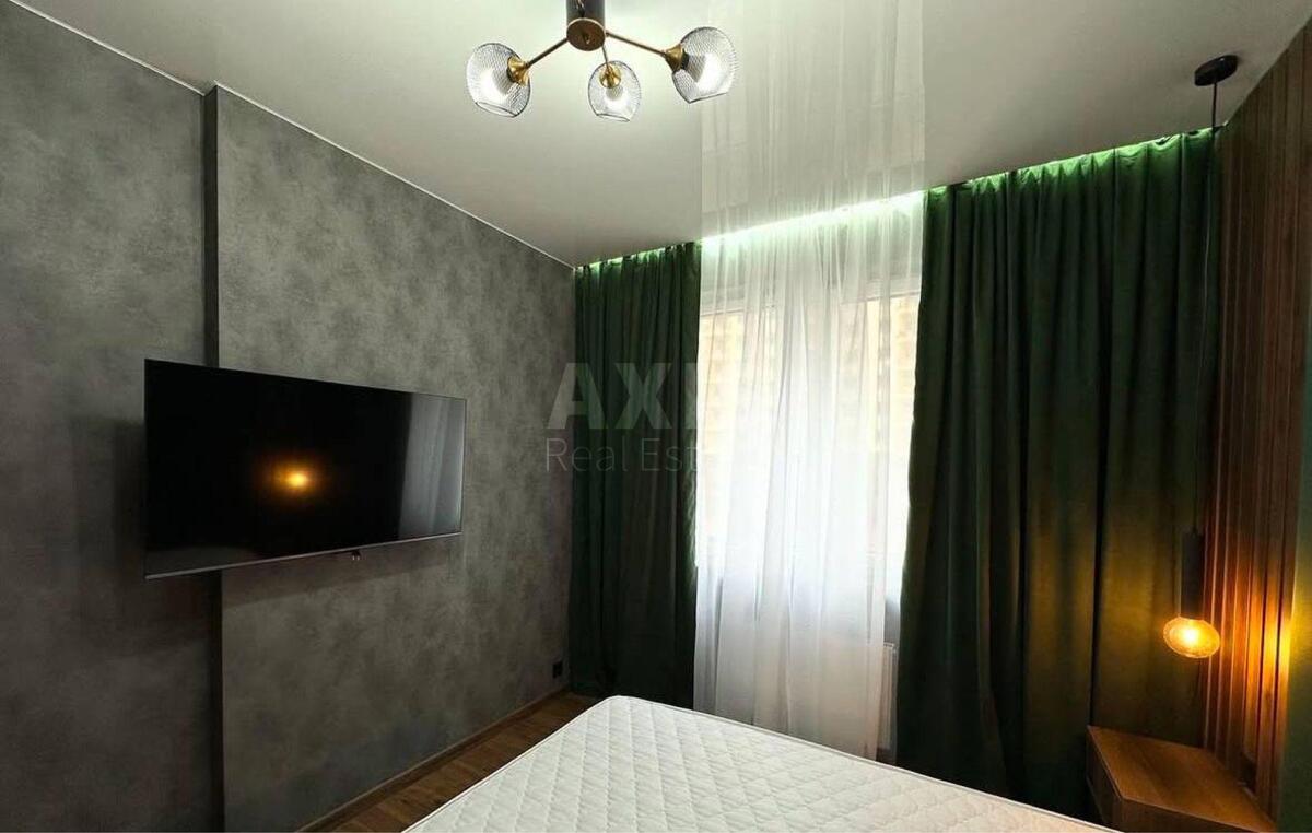 1k apartment vul. Sverstjuka Jevgena 42