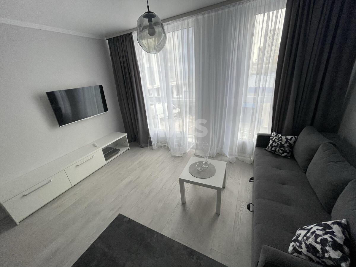 1k apartment vul. Central'na 15570061