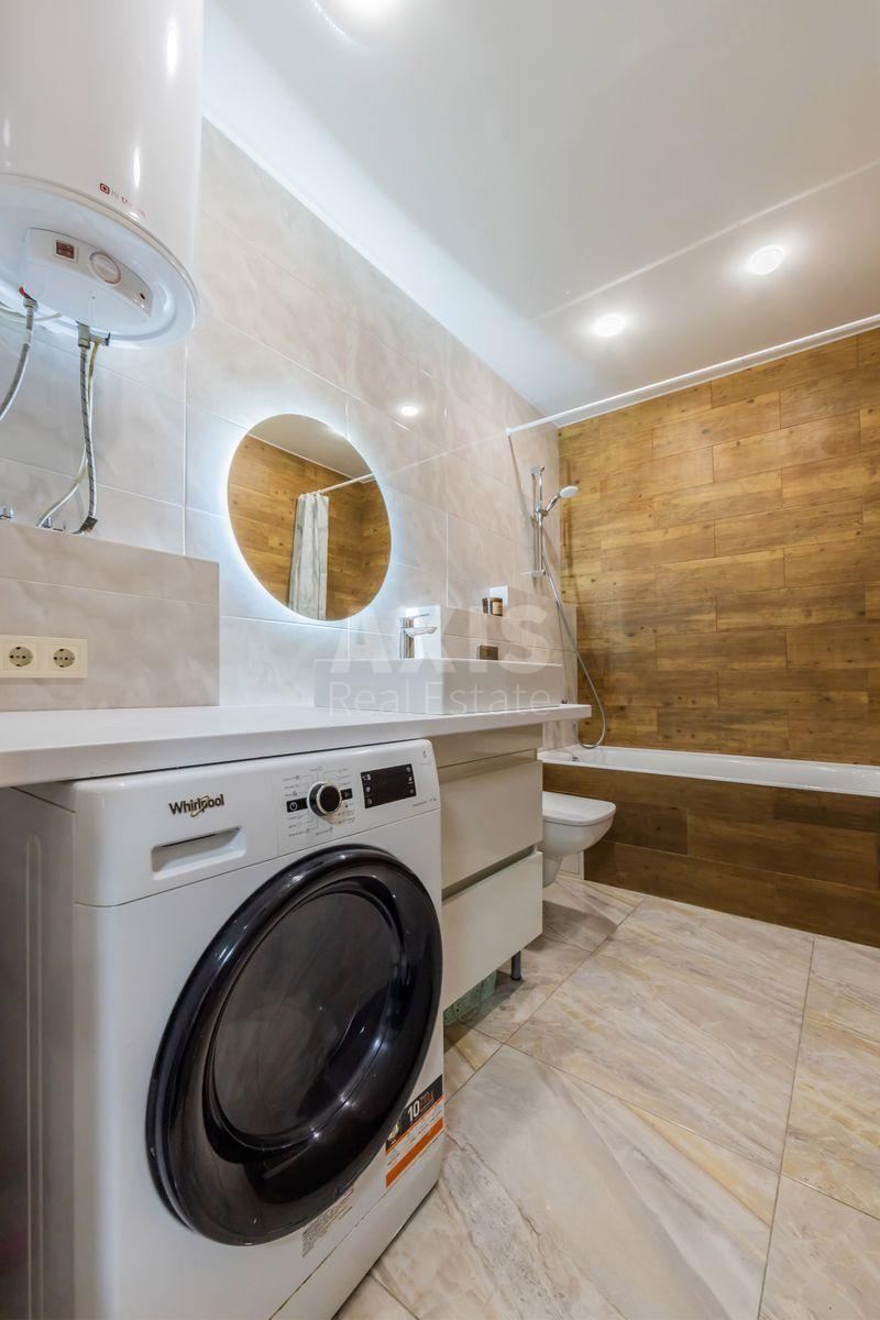 1k apartment vul. Sverstjuka Jevgena 42