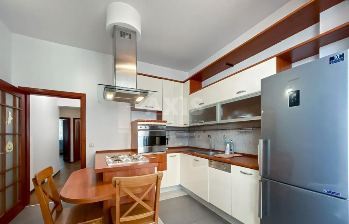 4k apartment vul. Sofii'vs'ka 16/168