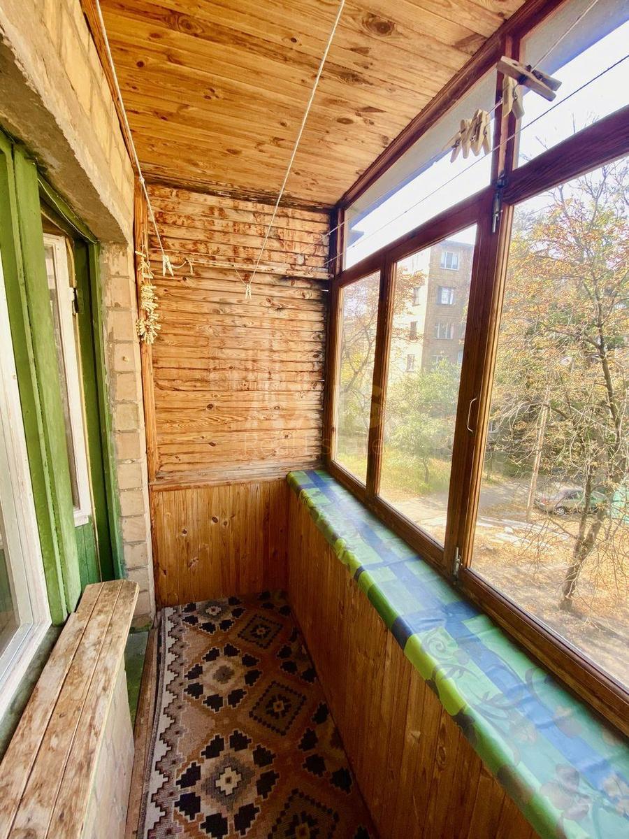 2k apartment vul. Chervonopil's'ka 6/261