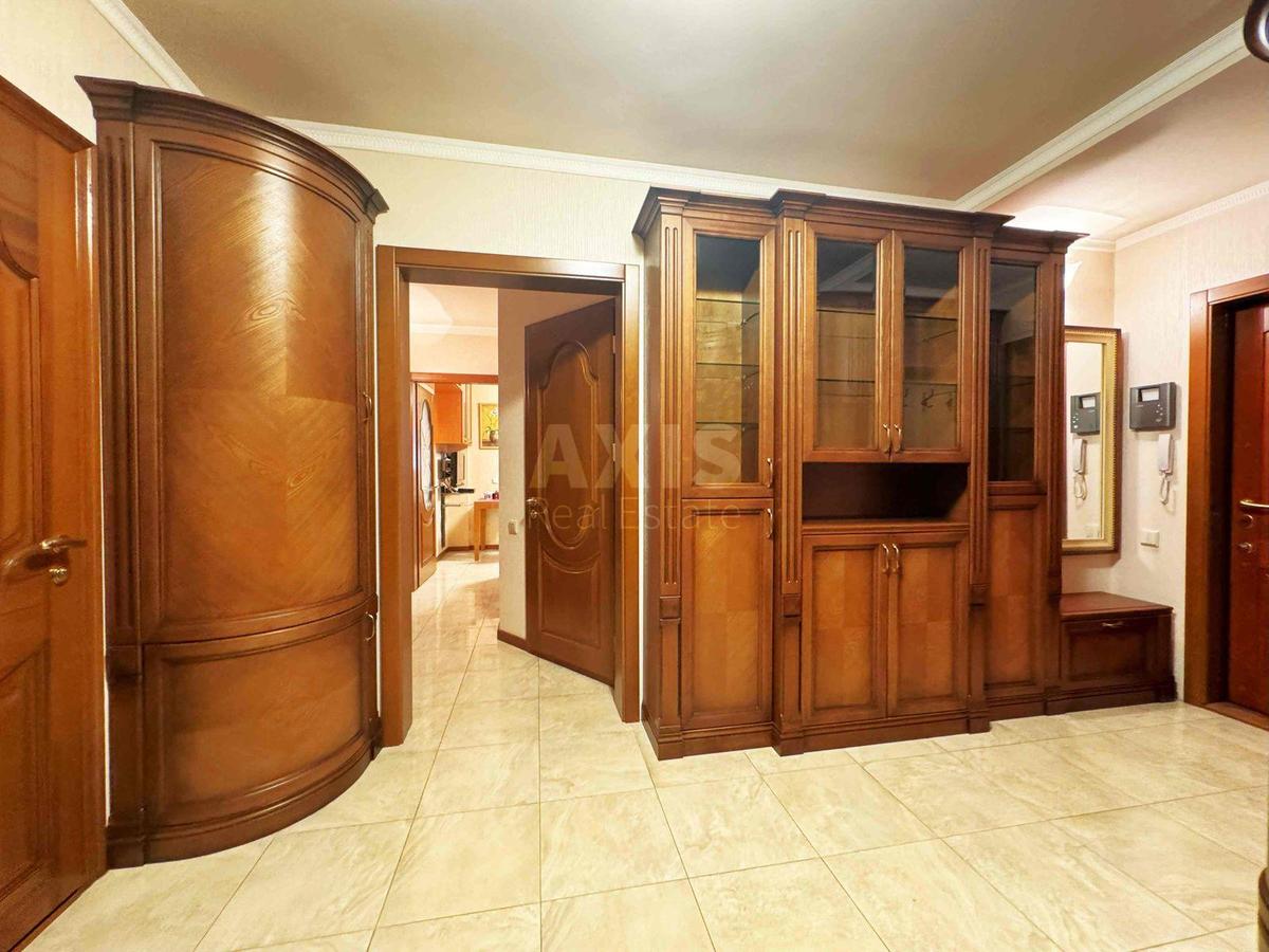 3k apartment vul. Bal'zaka Onore de 8620