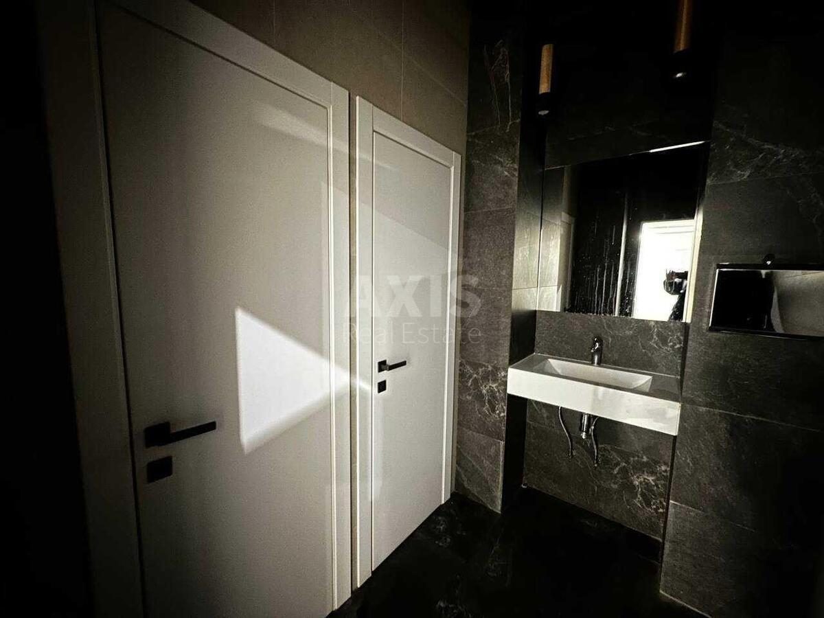 Office vul. Irynyns'ka 5, 600m28