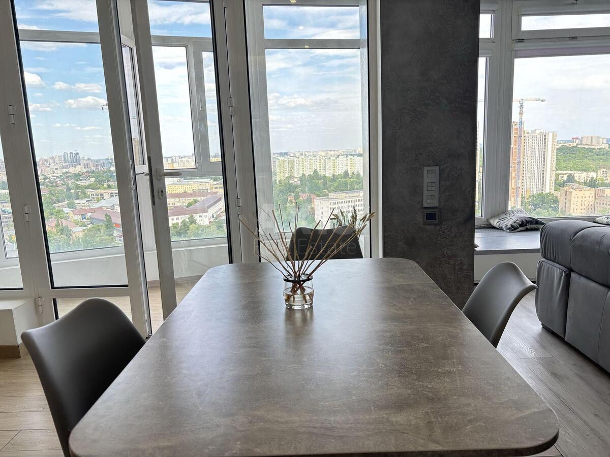 2k apartment vul. Myhajla Maksymovycha 3Г1
