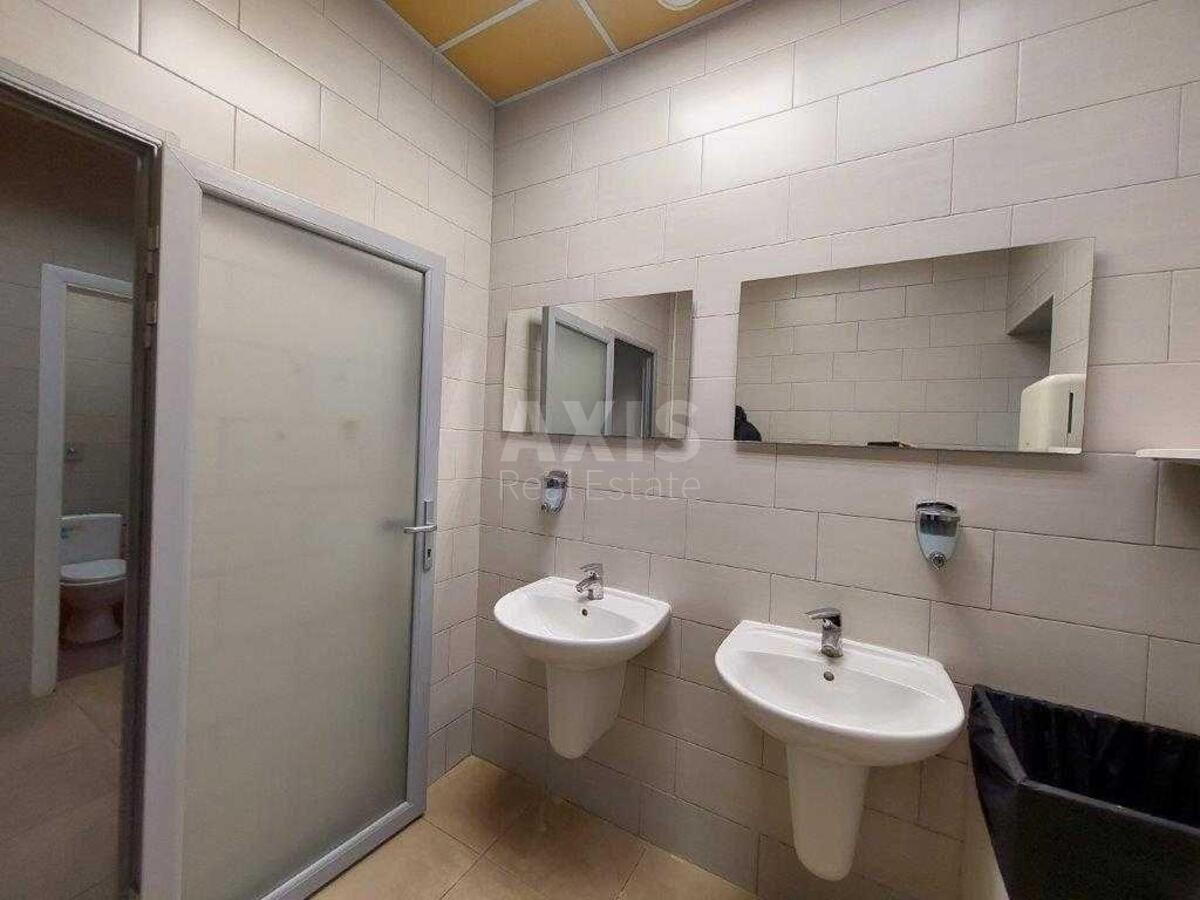Office vul. Kyrylivs'ka 19, 580m25