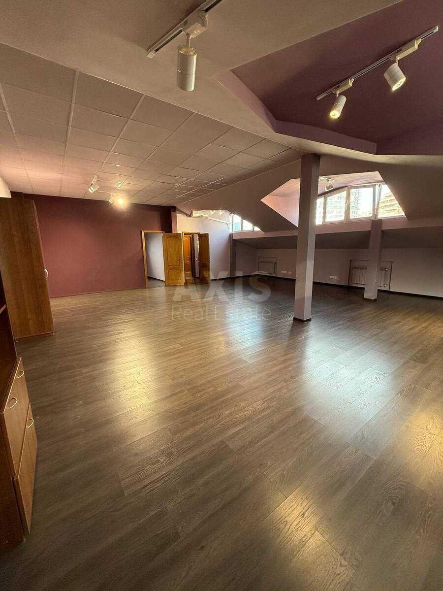 Office vul. Glybochyc'ka 40, 142m21