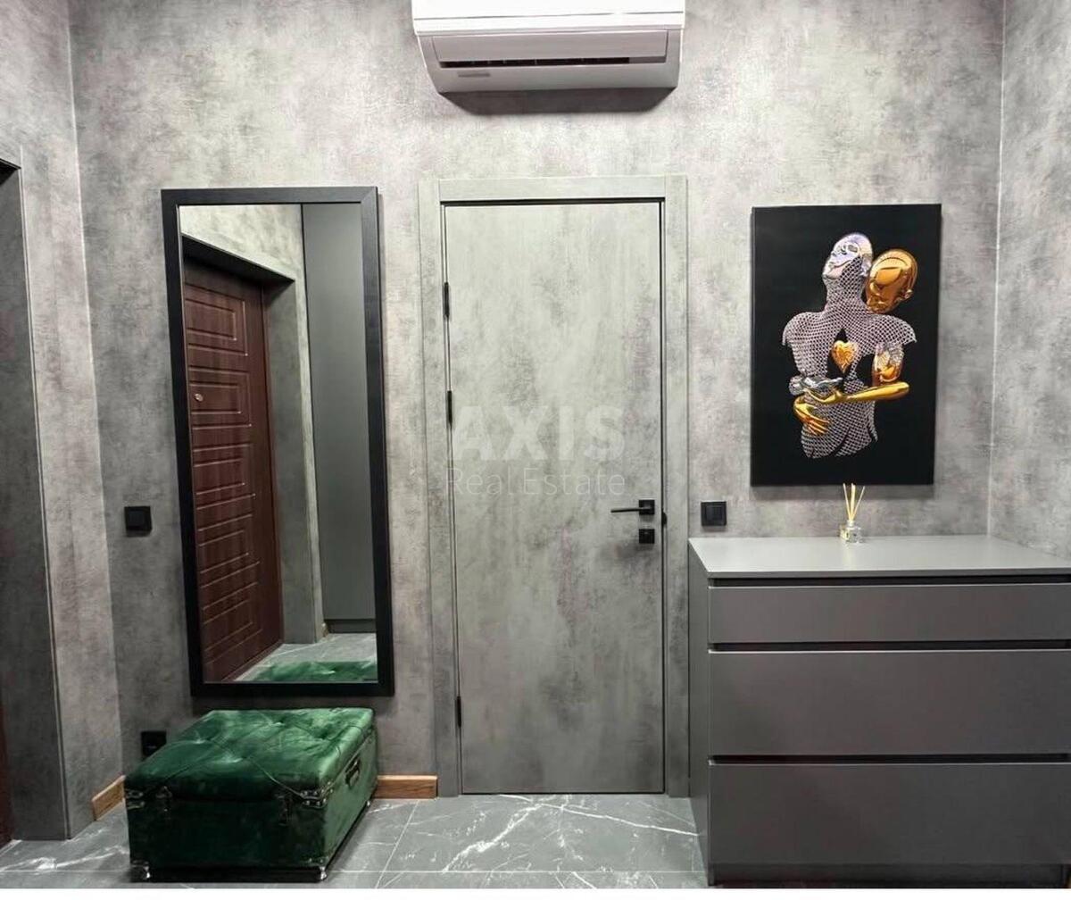 1k apartment vul. Sverstjuka Jevgena 43