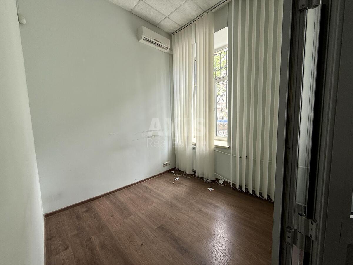 Офис ул. Евгения Чикаленко 25, 300м2615287