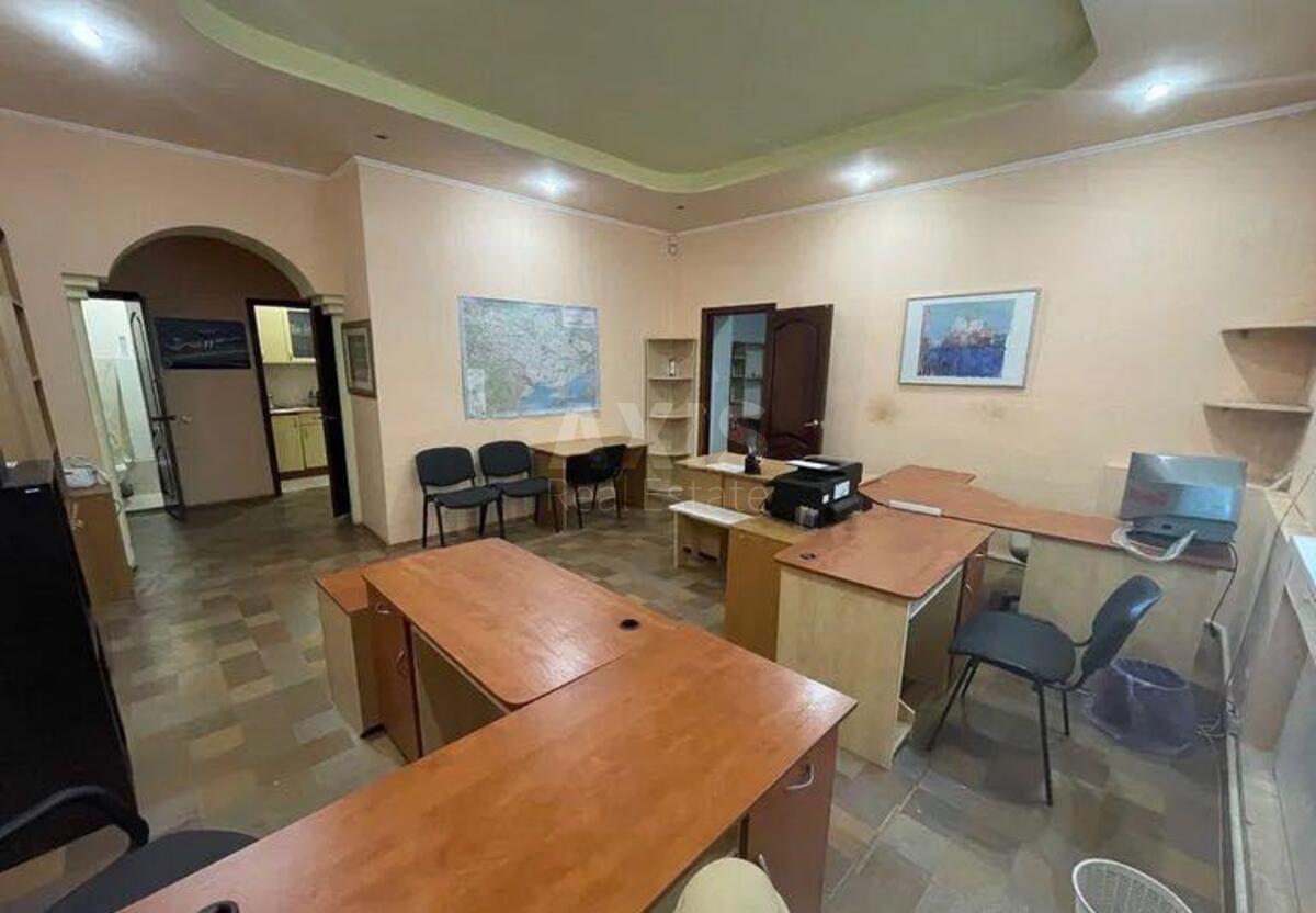 Office vul. Dovnar-Zapol's'kogo 4, 60m20