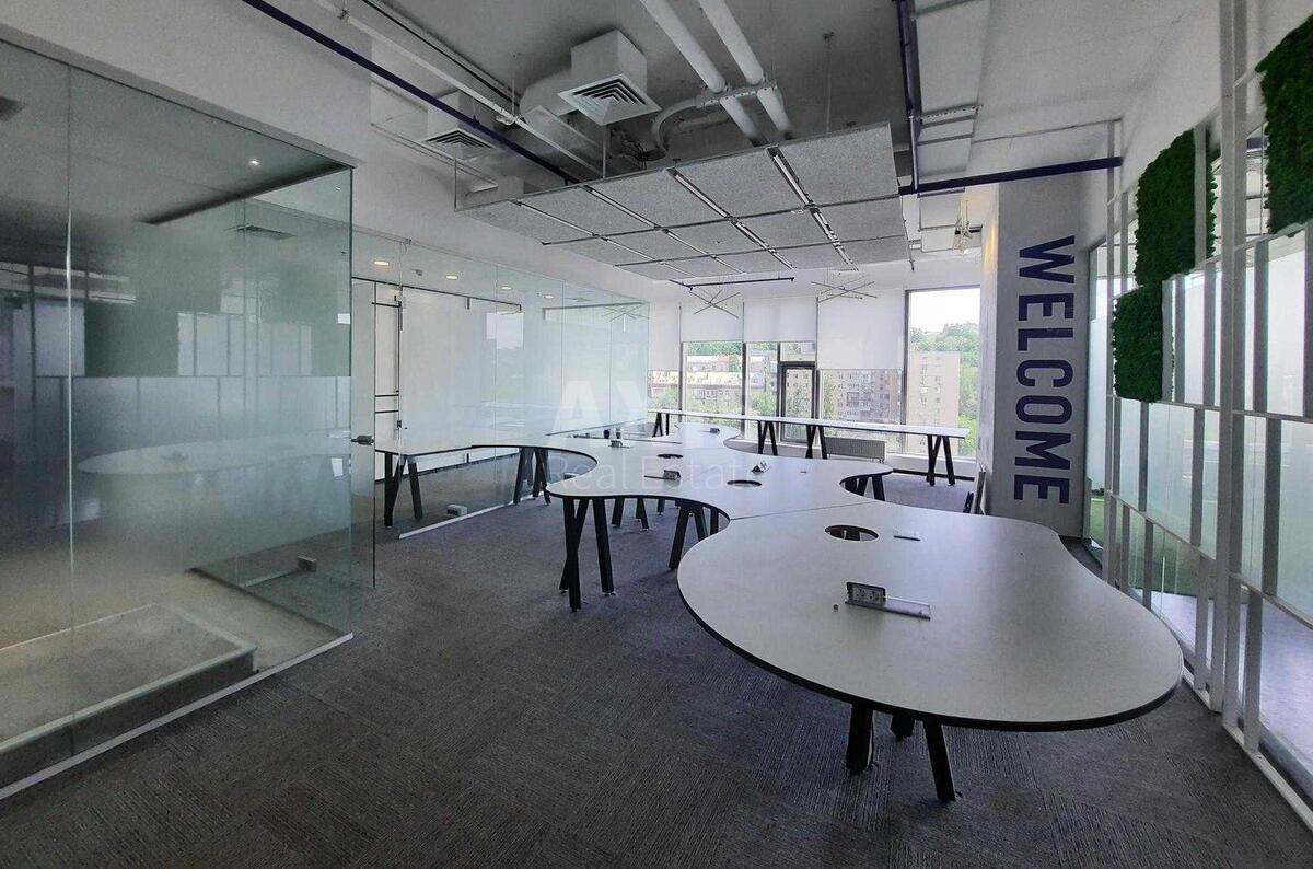 Office pl. Sportyvna 1А, 208m23