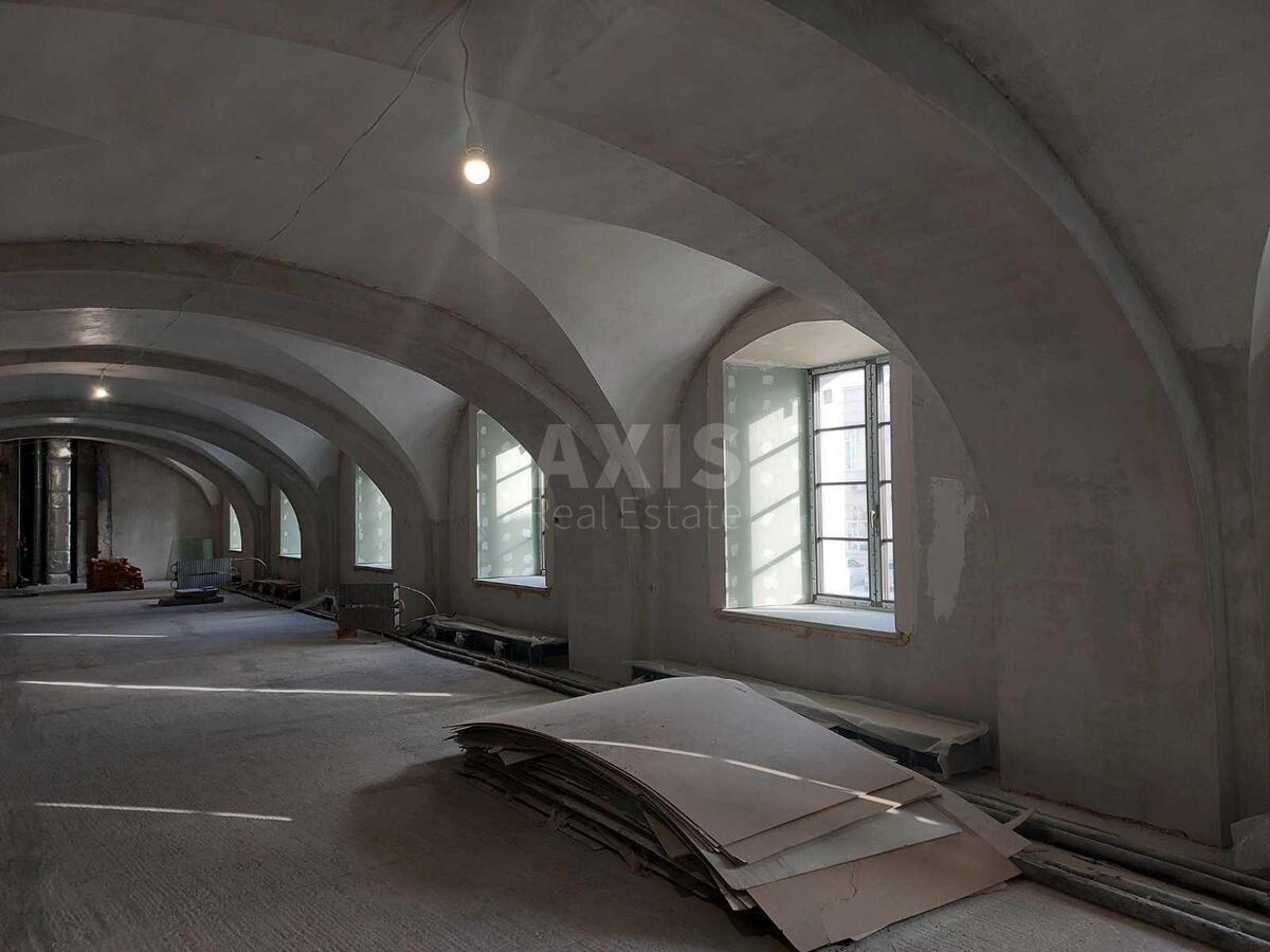 Office vul. Lavrs'ka 10/12, 420m21