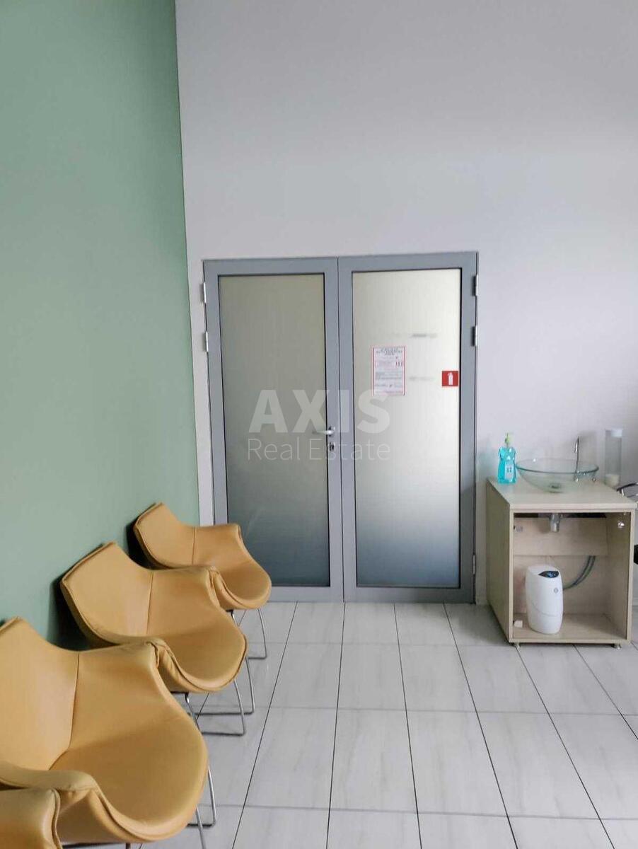 Office vul. Malevycha Kazymyra 87, 240m23