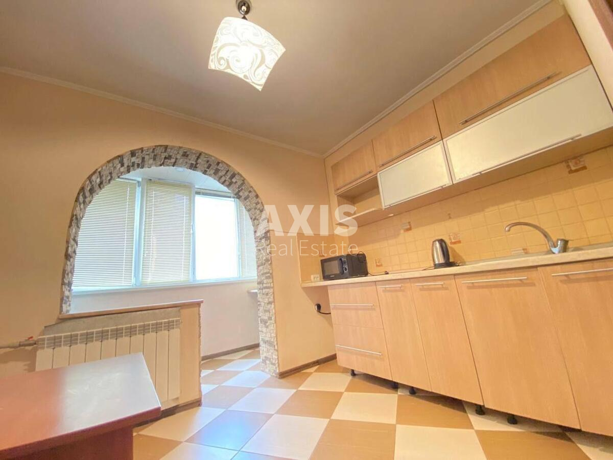 1k apartment vul. Sribnokil's'ka 12