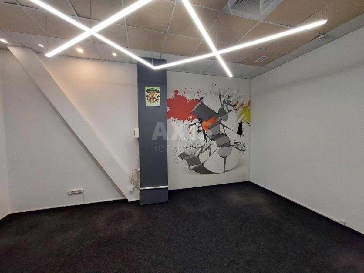 Office vul. Kyrylivs'ka 19, 580m27
