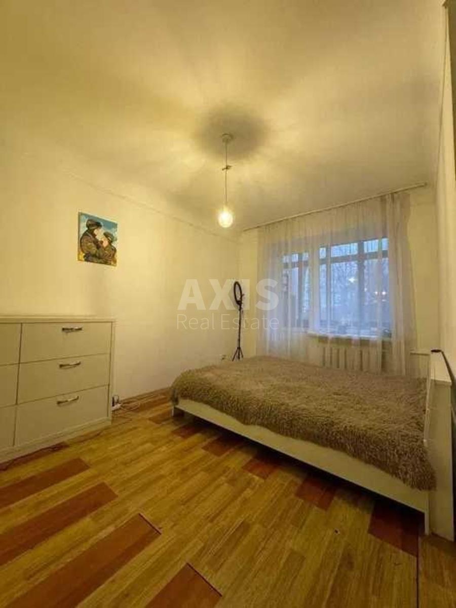 1k apartment vul. Lavrs'ka 82