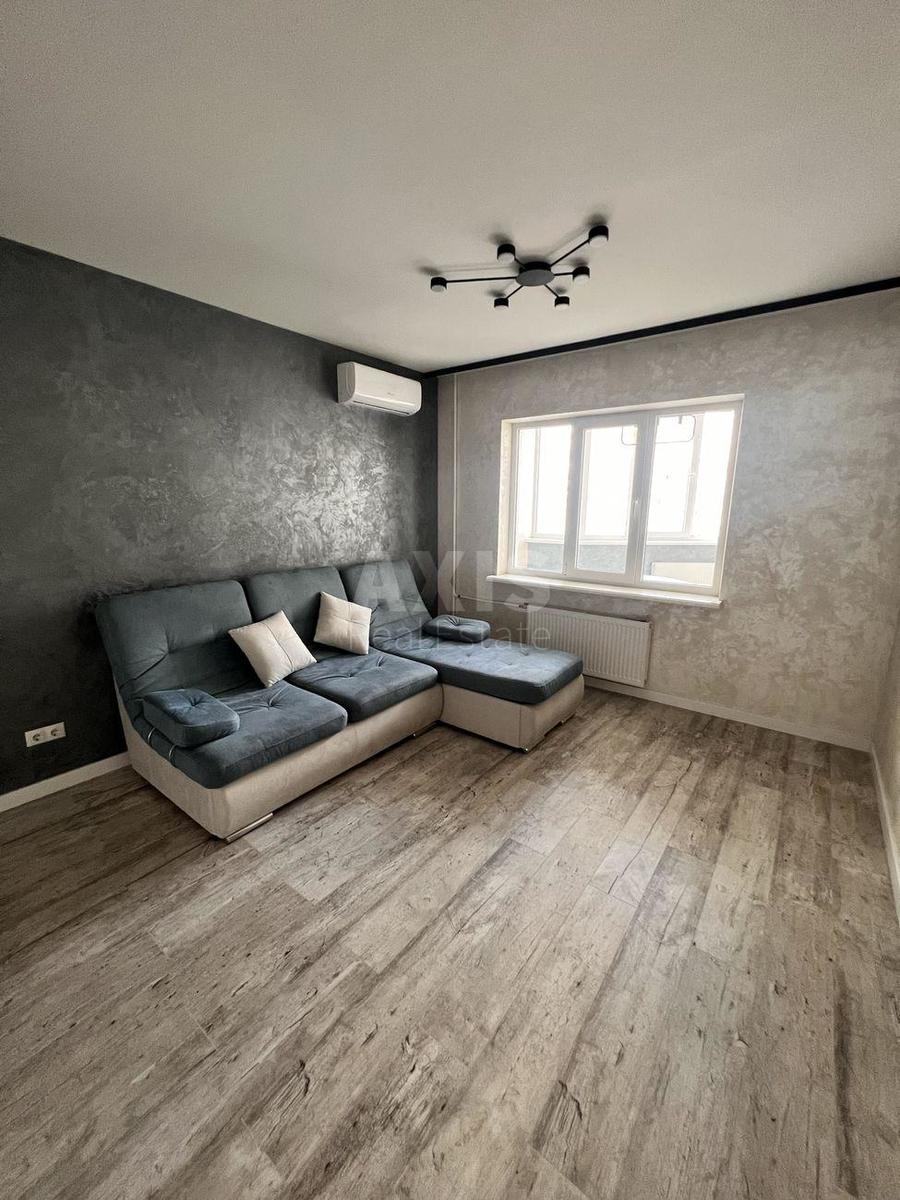 3k apartment vul. Sribnokil's'ka 42