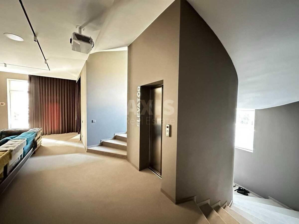 Office vul. Zvirynec'ka 59, 720m20